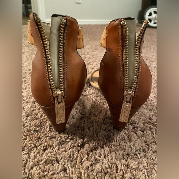 Tan leather Tommy Hilfiger wedges size 7.5 - Picture 2 of 4